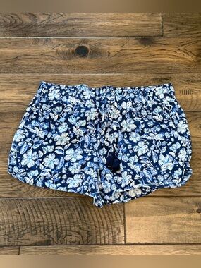 Vineyard Vines Women’s Navy and White Floral Shorts, M